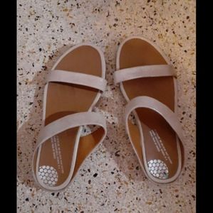 Flit Flops that are dress up looking